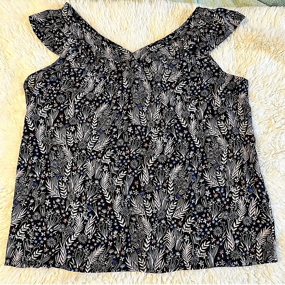 Loft petites floral sleeveless blouse medium